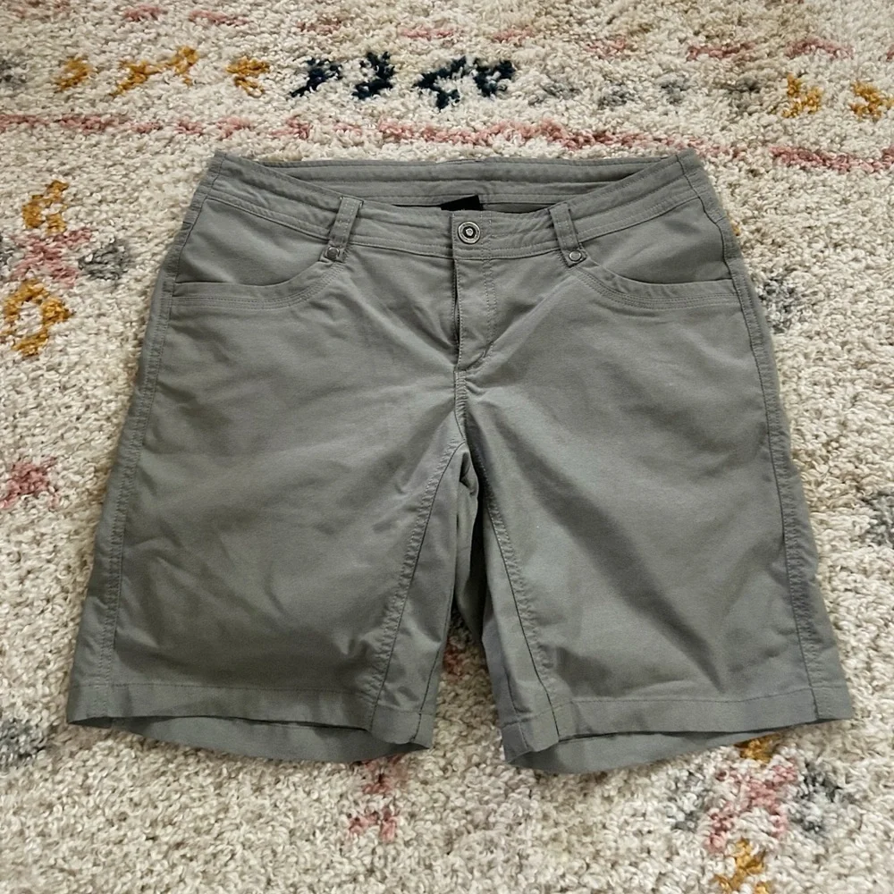 Kuhl knee length gray‎ shorts 8